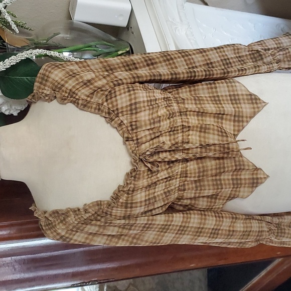 Charming plaid crop top CUTE! - Picture 7 of 10